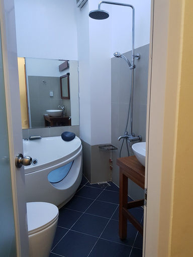 Bathroom 4, Smart Home Group, District 1
