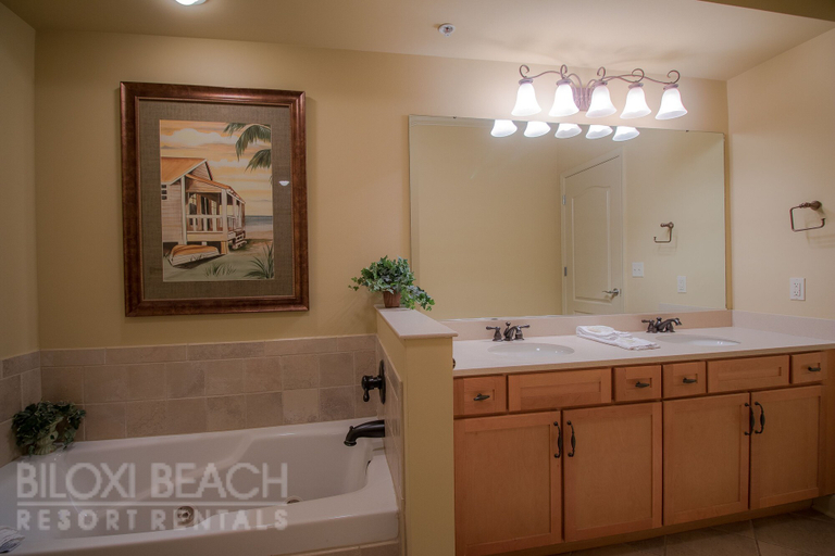 Bathroom 5, Sienna-Sienna 407, Harrison