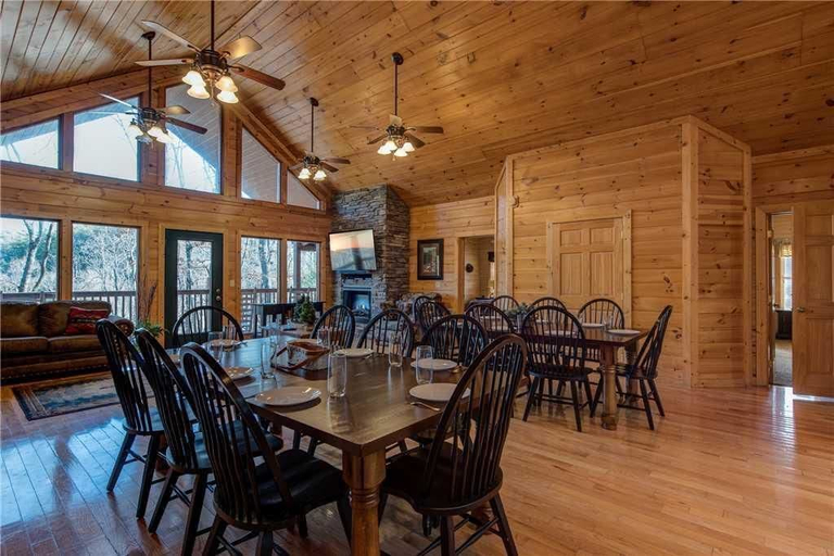 Food & Drinks 5, Hickory Hollow Lodge, Sevier