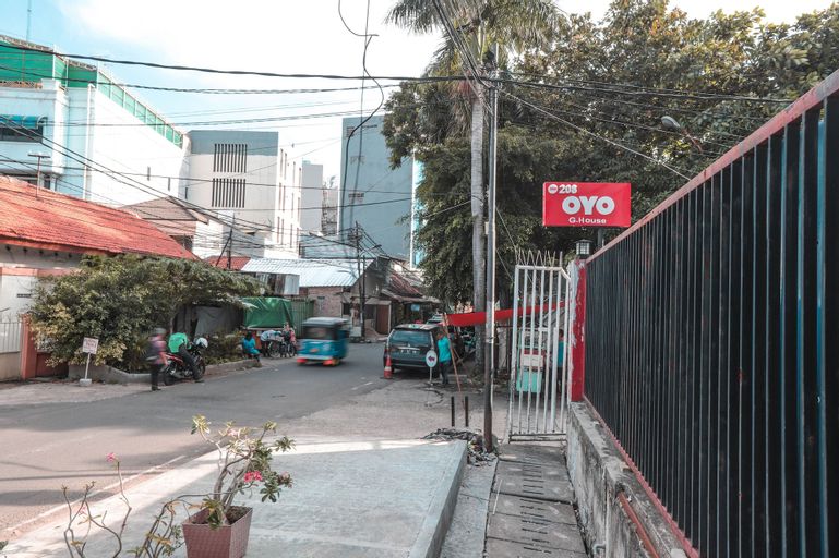 OYO 208 G House Near RS Siloam Pasar Baru, Central Jakarta