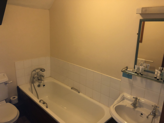 Bathroom 5, Raleghs Cross Inn, Somerset