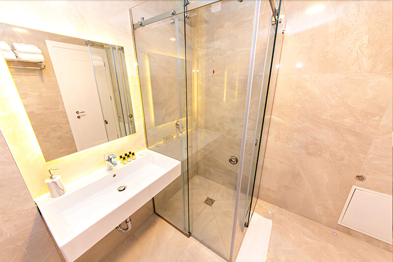 Bathroom 4, Hotel Light, Tiranës