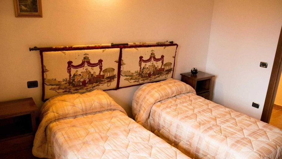 Bedroom 3, Agriturismo Villalugnano, Perugia