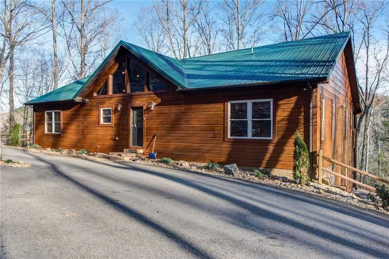 Exterior & Views 2, Hickory Hollow Lodge, Sevier