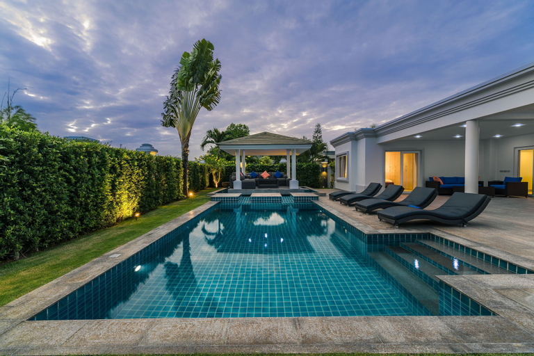 Luxury Pool Villa 608, Bang Lamung