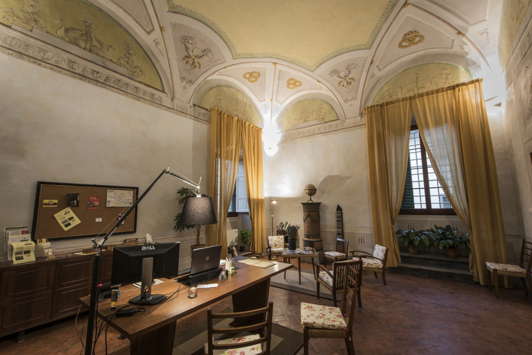 Food & Drinks 5, Torre dei Lari Residenza d'Epoca, Florence