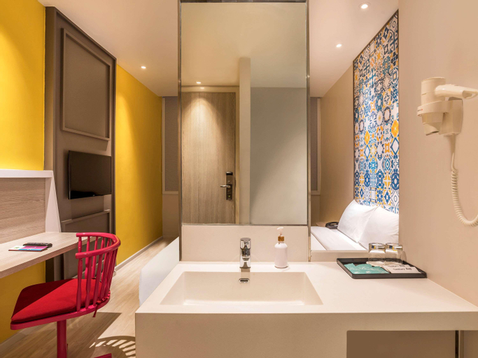 Bathroom 11