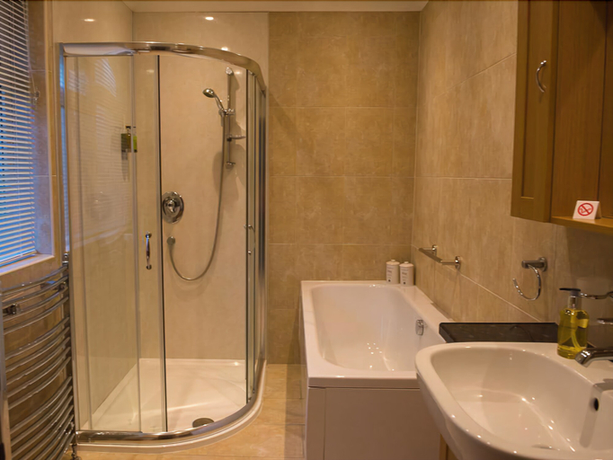 Bathroom 4, The Roses B&B, Highland