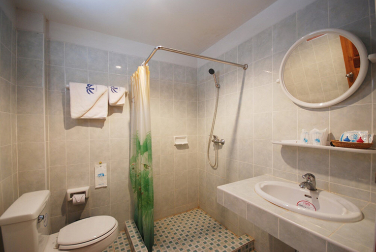 Bathroom 4, Golden Cliff Beach Resort, Muang Trat