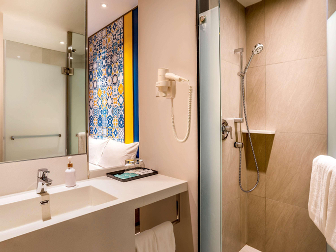 Bathroom 12