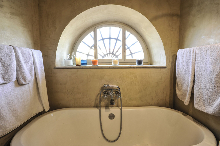 Bathroom 5, Torre dei Lari Residenza d'Epoca, Florence
