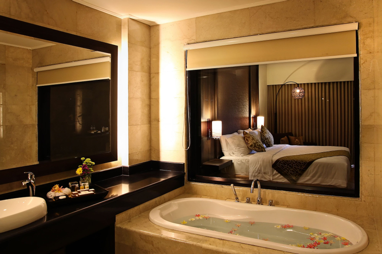 Bathroom 14