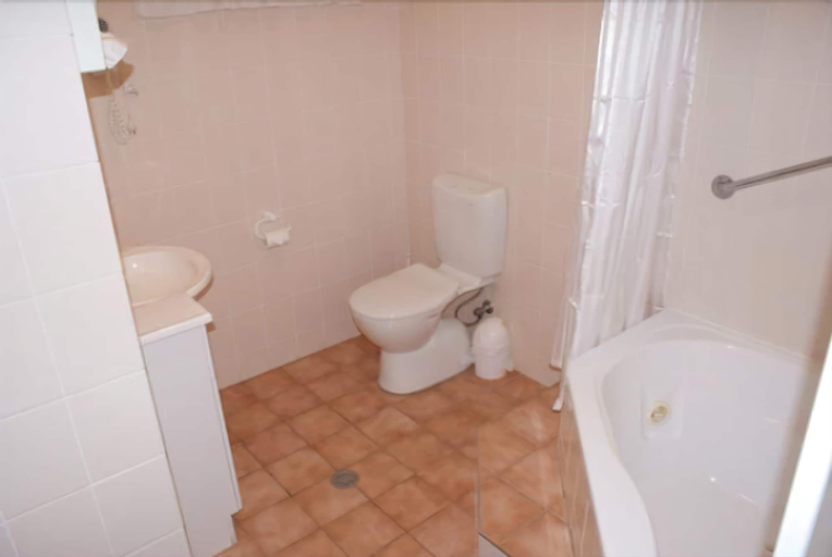 Bathroom 13