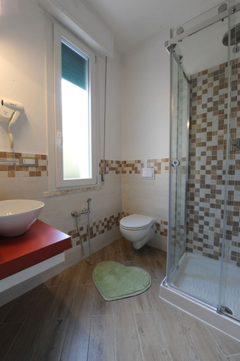 Bathroom 4, B&B Ariston Pisa Tower, Pisa