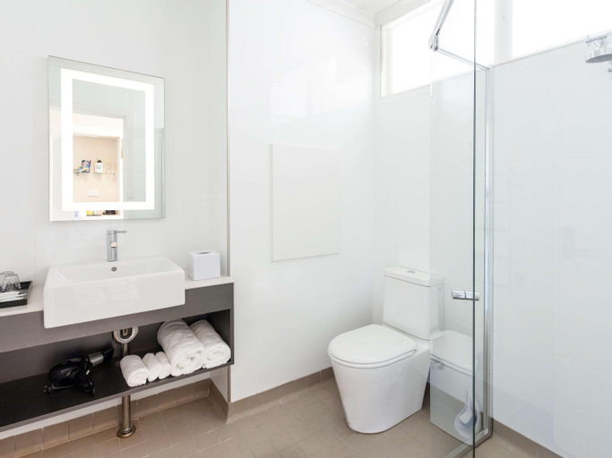 Bathroom 9
