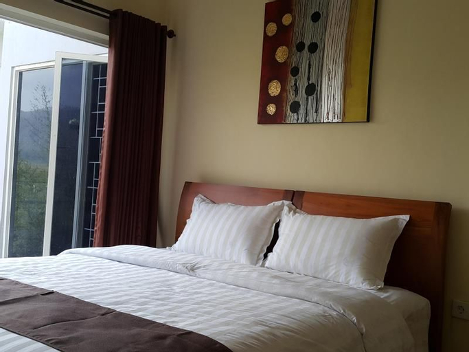 Ambulu Hotel Jember, Jember