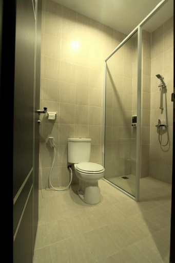 Bathroom 5, Nagoya One Hotel, Batam