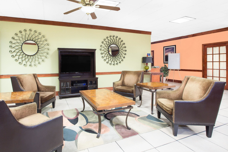 Public Area 2, Quality Inn Alice, Jim Wells