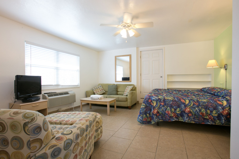 Bedroom 4, Dolphin Inn Resort, Lee