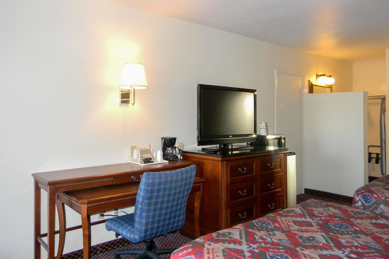 Others 3, Rodeway Inn, Chelan