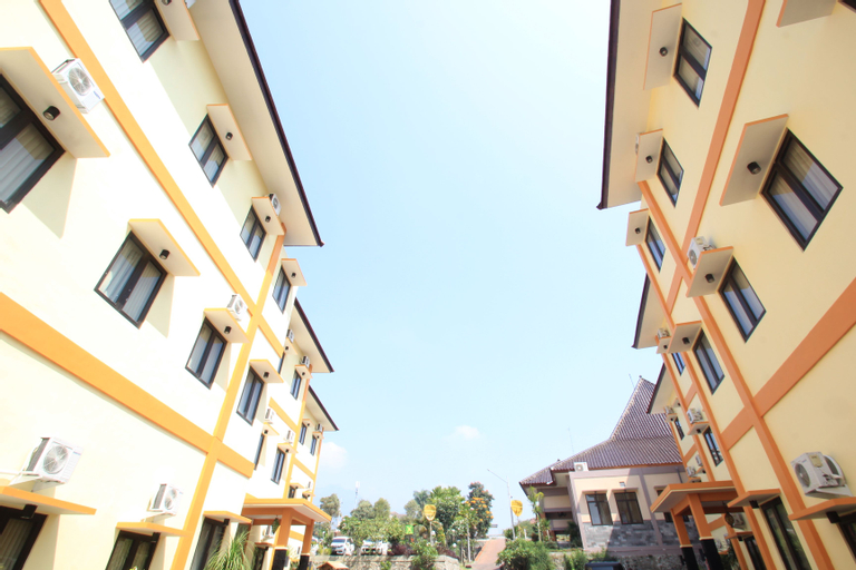 Exterior & Views 2, Ciptaningati Culture Hotel Batu, Malang