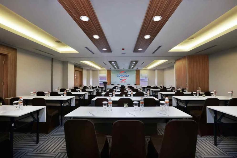 Business Facilities 18