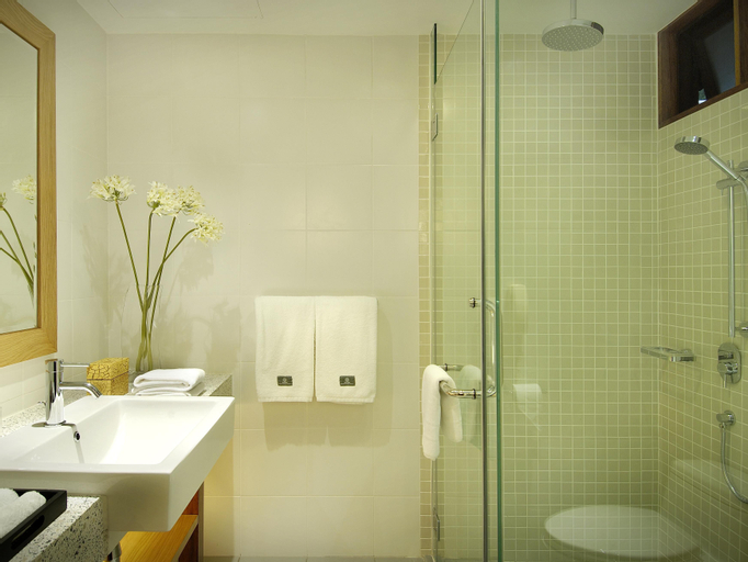 Bathroom 14