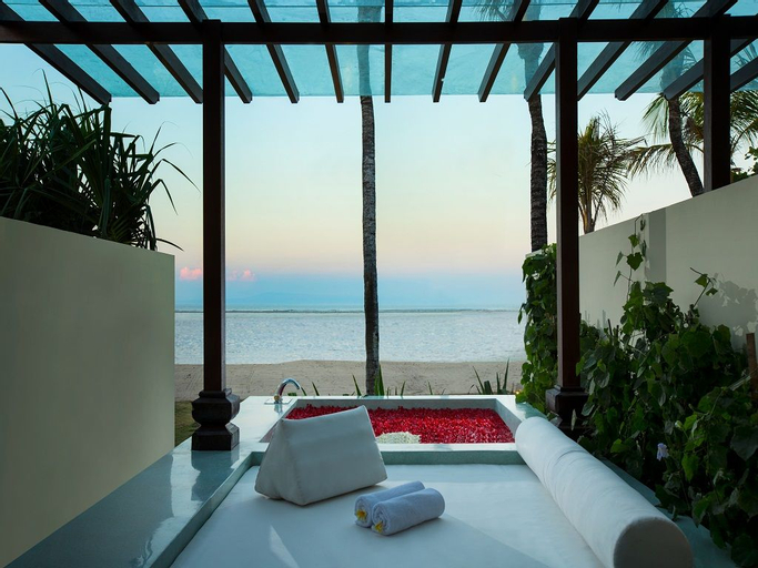 Exterior & Views 24