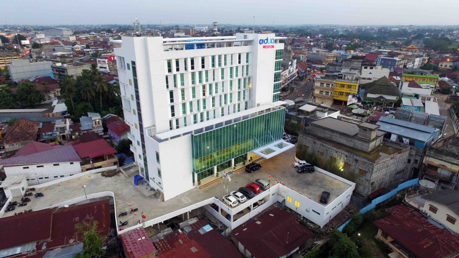 Exterior & Views 20
