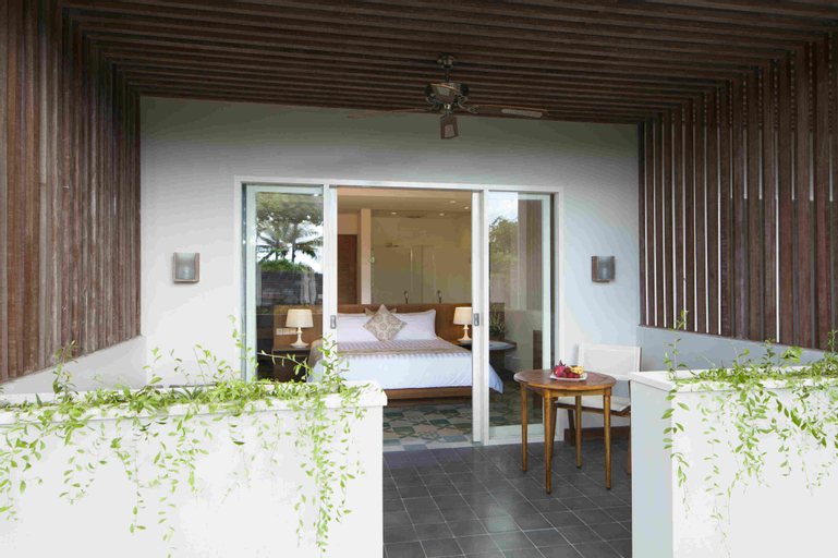 Exterior & Views 3