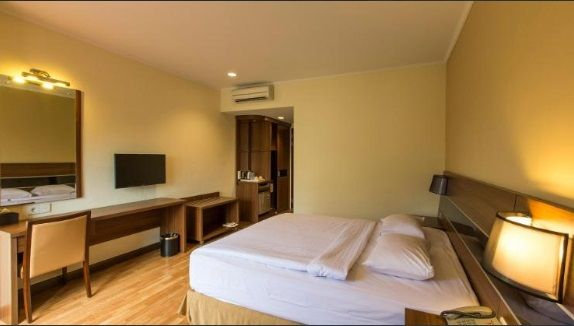 Star Hotel Room Type - Deluxe Room (With Breakfast)