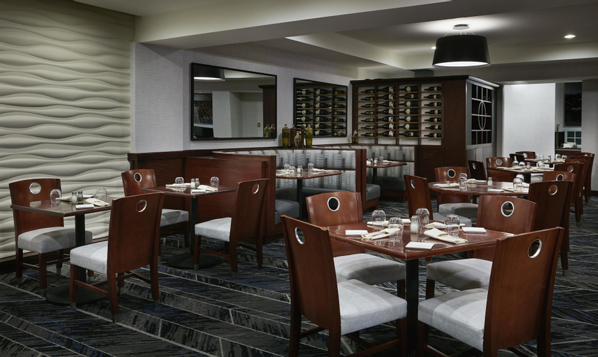 Hilton Chicago O'Hare Airport, Cook