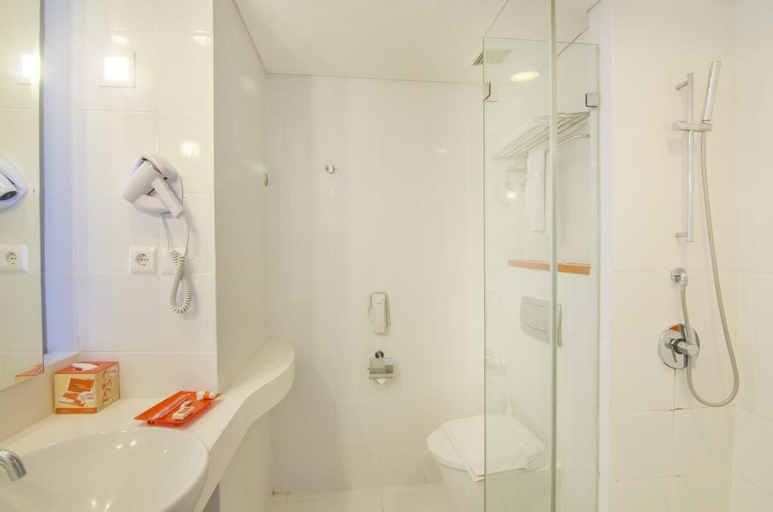 Bathroom 18