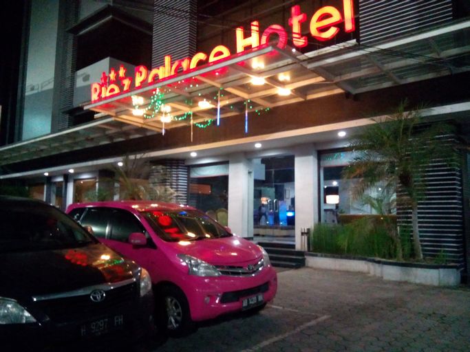 Riez Palace Hotel, Tegal