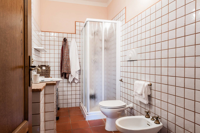 Bathroom 2, Tenuta degli Obizzi, Lucca