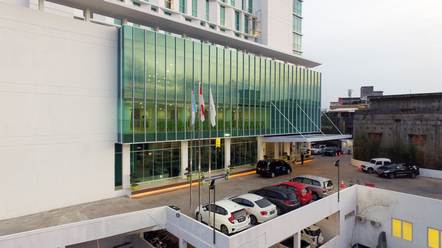 Exterior & Views 21