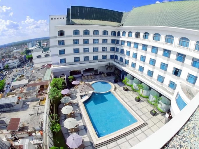 Exterior & Views 10