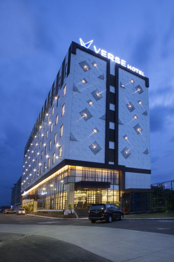 Exterior & Views 11
