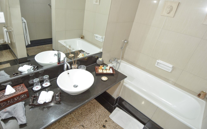 Bathroom, The Jayakarta Jogjakarta Hotel & Spa, Sleman