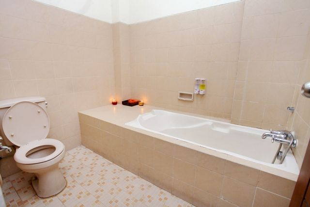 Bathroom 5, Aryuka Hotel, Sleman