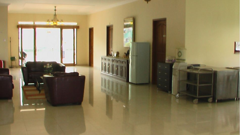 Public Area 4, Puri Bernadi Guest House, Bandung