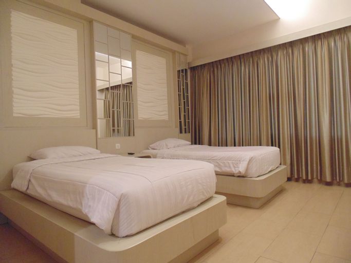 Arnes Central Hotel - Tap to explore photos