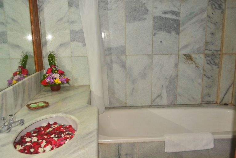 Bathroom 4, Puri Padi Hotel, Gianyar