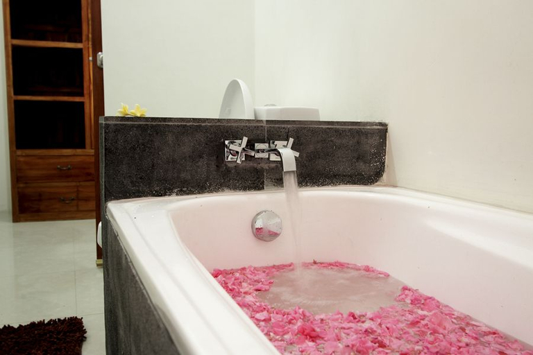 Bathroom 5, Maha Residence Guest House Balangan, Badung