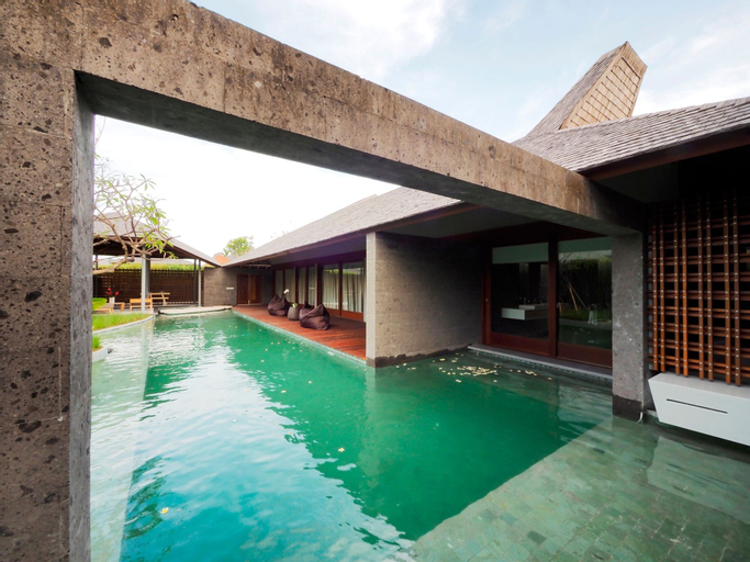 Swimming Pool 23