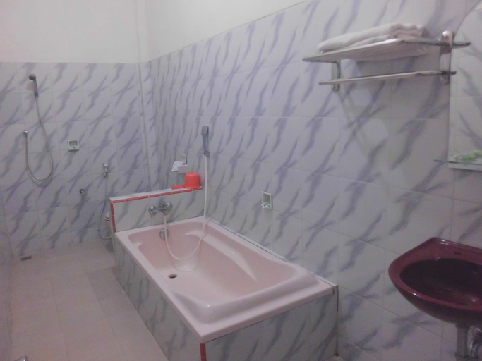 Bathroom 5, Hotel Nadia Bromo, Probolinggo