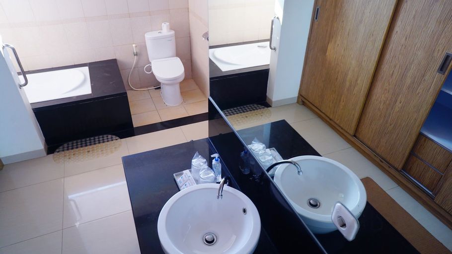 Bathroom 23