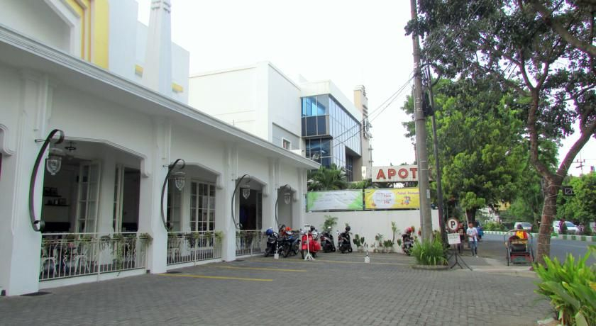 Exterior & Views 8