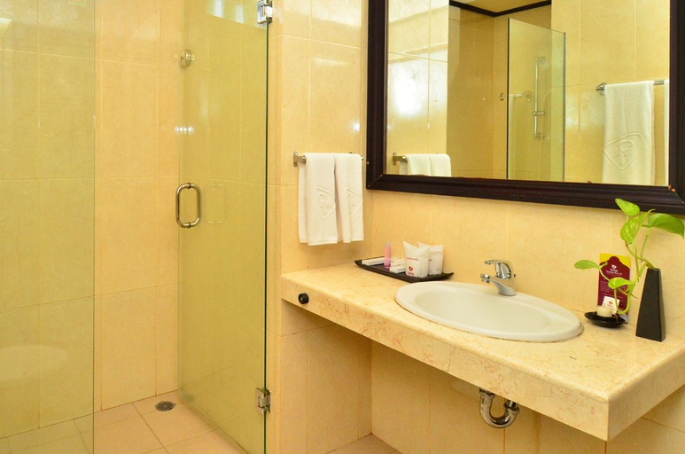 Bathroom 5, Inna Sindhu Beach Hotel, Denpasar