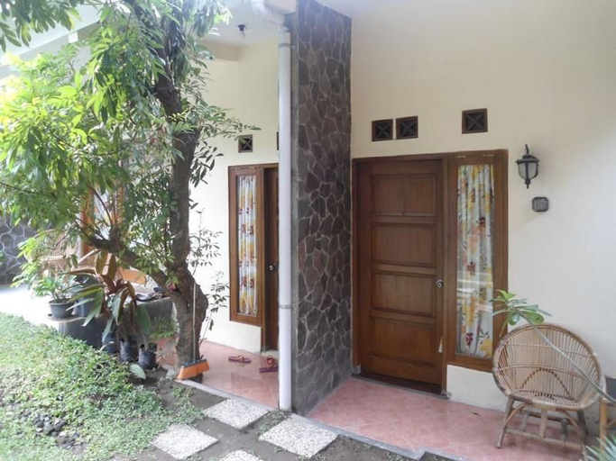 Exterior & Views 2, Beto Guesthouse, Sleman